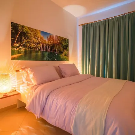 - Panoramic Sea View Apartment